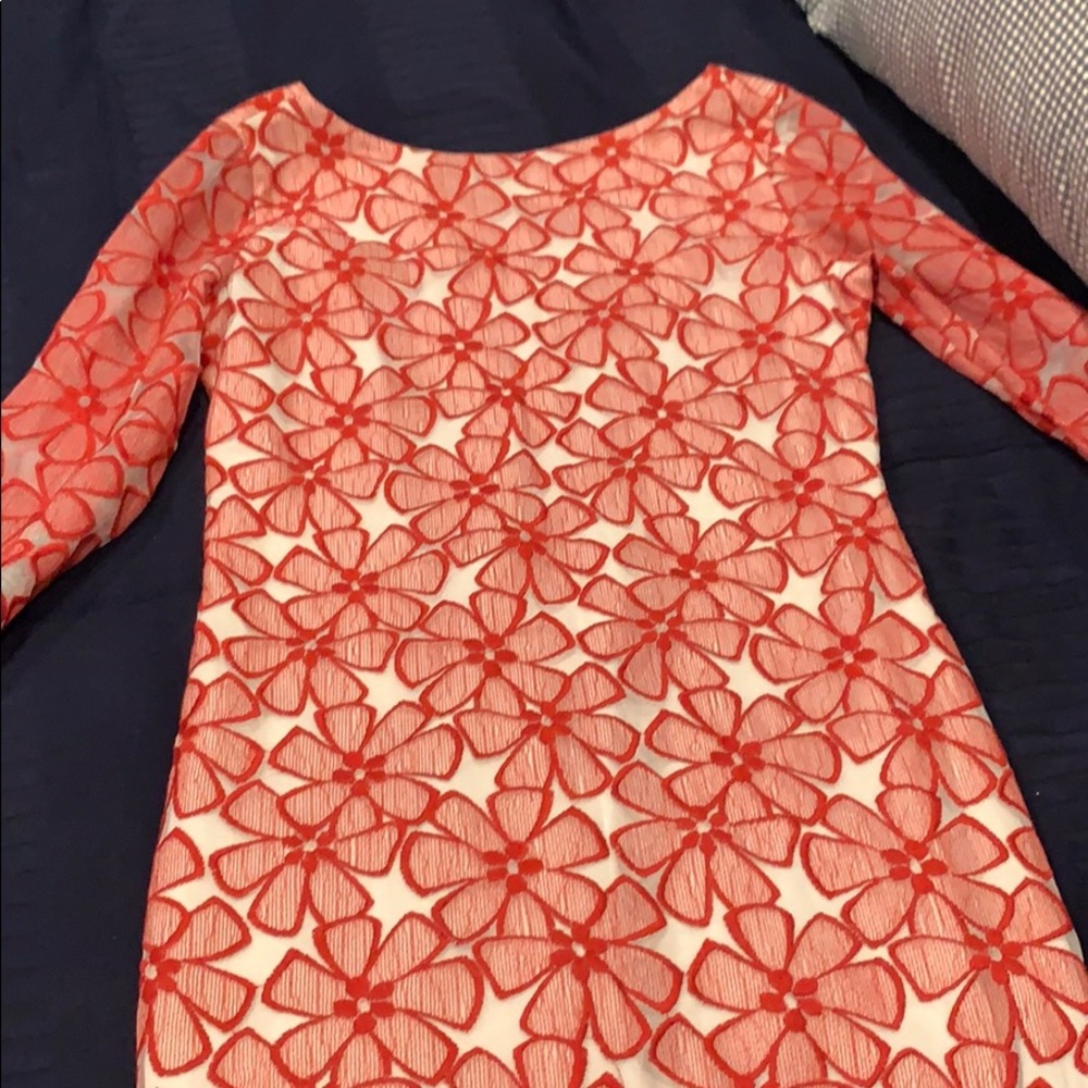 Dvf fantastic dress! Red and white flowers!